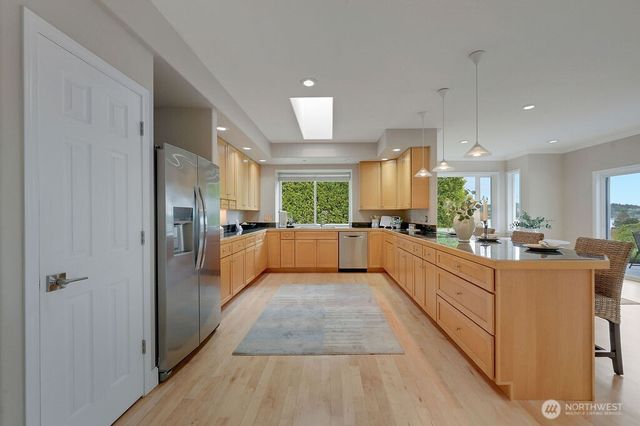 654 9th Court, Fox Island, WA 98333