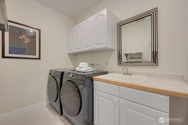 654 9th Court, Fox Island, WA 98333