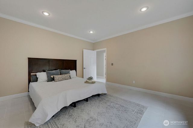 654 9th Court, Fox Island, WA 98333