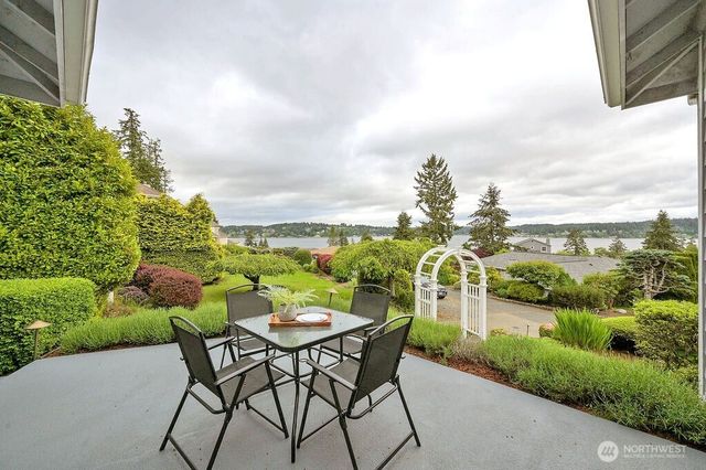 654 9th Court, Fox Island, WA 98333