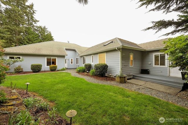 654 9th Court, Fox Island, WA 98333