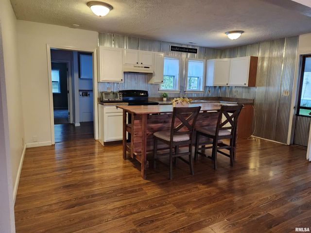 820 AIRPORT Road, Mt Vernon, IL 62864