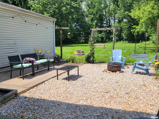 820 AIRPORT Road, Mt Vernon, IL 62864