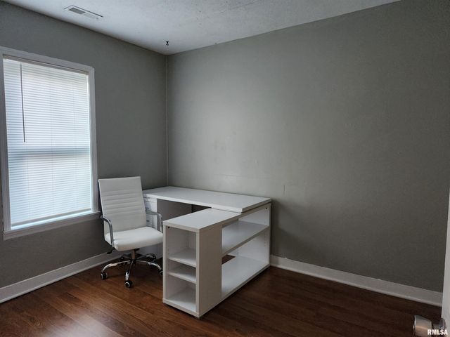 820 AIRPORT Road, Mt Vernon, IL 62864