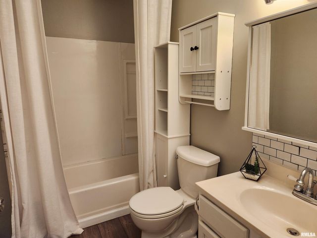 820 AIRPORT Road, Mt Vernon, IL 62864