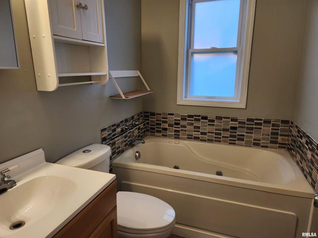 820 AIRPORT Road, Mt Vernon, IL 62864