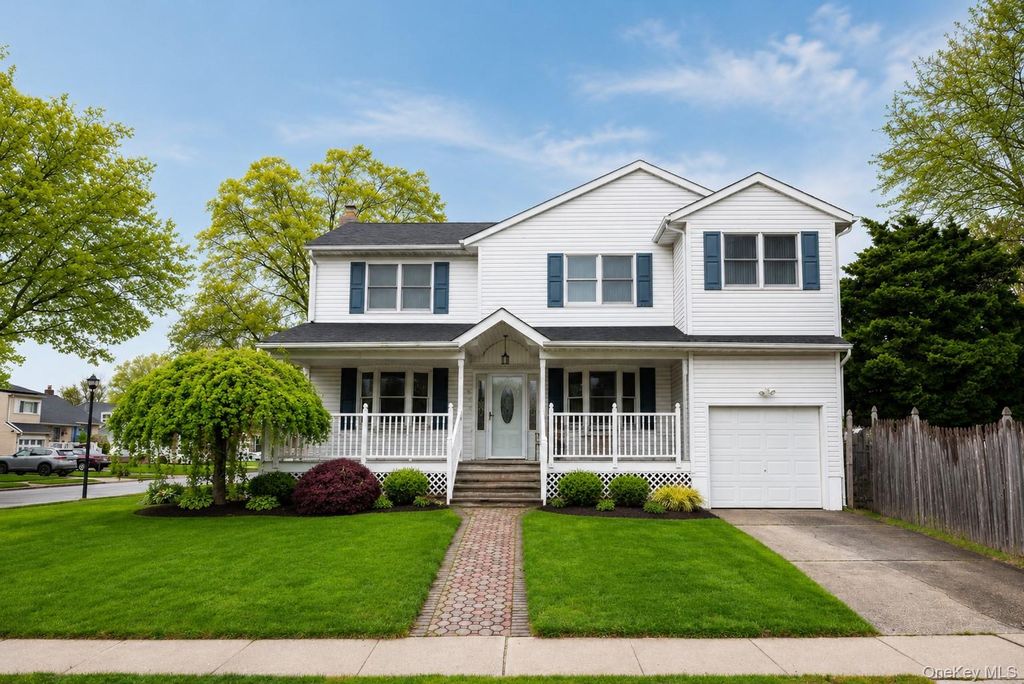 3837 Cordwood Lane, Seaford, NY 11783