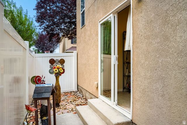 5058 W LONDON BAY DR, Riverton, UT 84096
