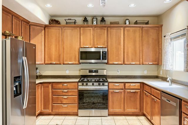 5058 W LONDON BAY DR, Riverton, UT 84096