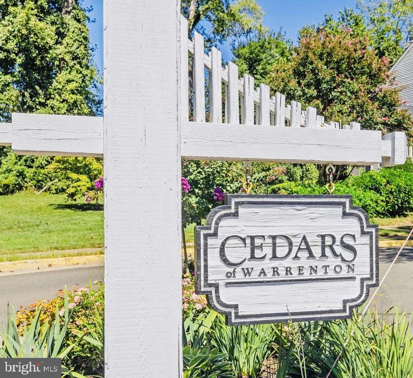 Image 1 of property listing at 219-219B FERNWOOD PL, Warrenton, VA 20186