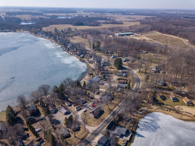 94687 Oak Street, Dowagiac, MI 49047