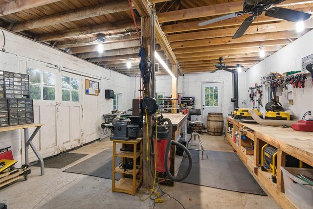 2712 N OAKLAND GRAVEL RD, Columbia, MO 65202