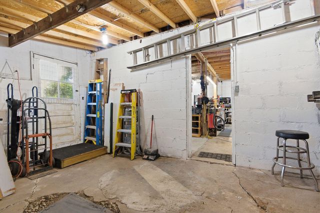 2712 N OAKLAND GRAVEL RD, Columbia, MO 65202