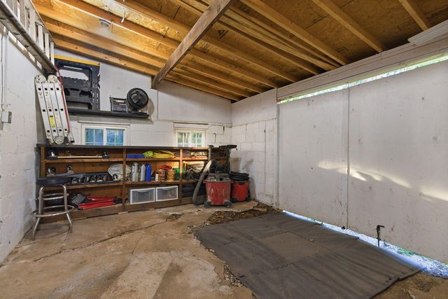 2712 N OAKLAND GRAVEL RD, Columbia, MO 65202