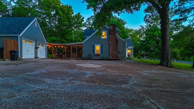 2712 N OAKLAND GRAVEL RD, Columbia, MO 65202