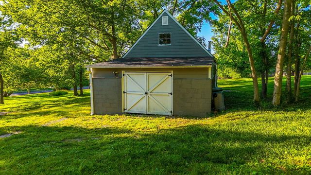 2712 N OAKLAND GRAVEL RD, Columbia, MO 65202