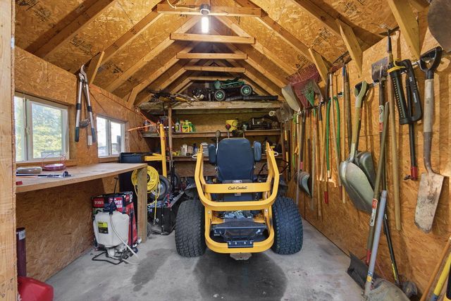2712 N OAKLAND GRAVEL RD, Columbia, MO 65202