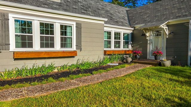 2712 N OAKLAND GRAVEL RD, Columbia, MO 65202