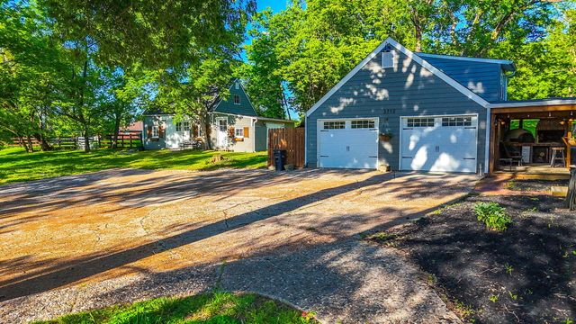 2712 N OAKLAND GRAVEL RD, Columbia, MO 65202