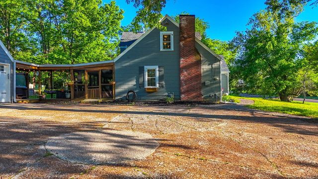 2712 N OAKLAND GRAVEL RD, Columbia, MO 65202