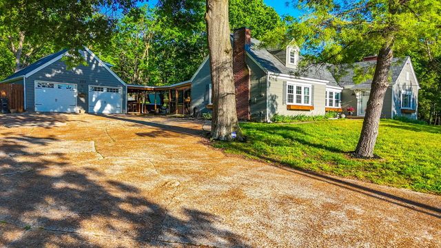 2712 N OAKLAND GRAVEL RD, Columbia, MO 65202