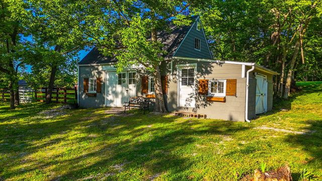 2712 N OAKLAND GRAVEL RD, Columbia, MO 65202