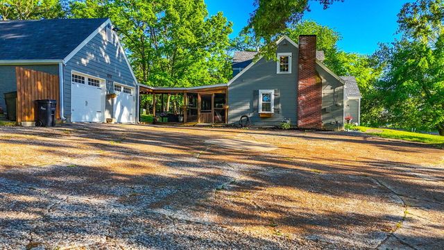 2712 N OAKLAND GRAVEL RD, Columbia, MO 65202
