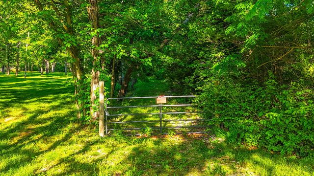 2712 N OAKLAND GRAVEL RD, Columbia, MO 65202