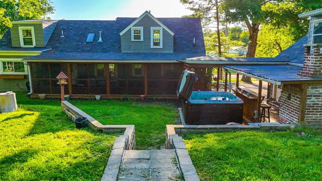 2712 N OAKLAND GRAVEL RD, Columbia, MO 65202