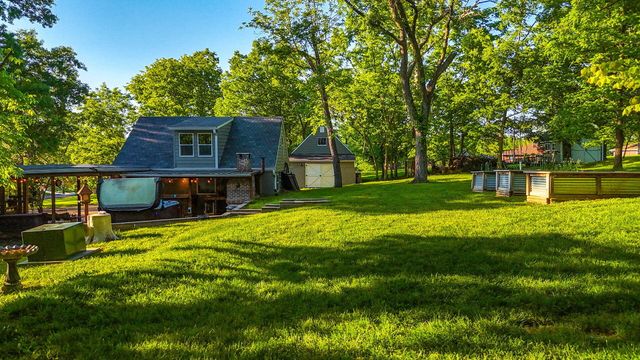 2712 N OAKLAND GRAVEL RD, Columbia, MO 65202