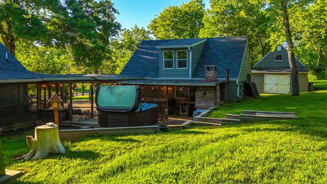 2712 N OAKLAND GRAVEL RD, Columbia, MO 65202
