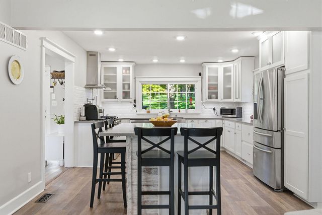 2712 N OAKLAND GRAVEL RD, Columbia, MO 65202
