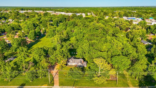 2712 N OAKLAND GRAVEL RD, Columbia, MO 65202