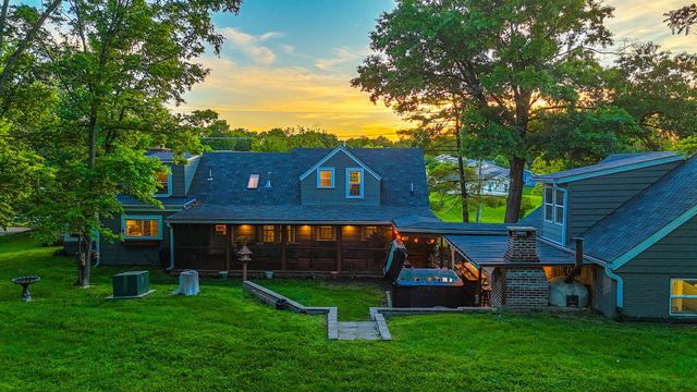 2712 N OAKLAND GRAVEL RD, Columbia, MO 65202