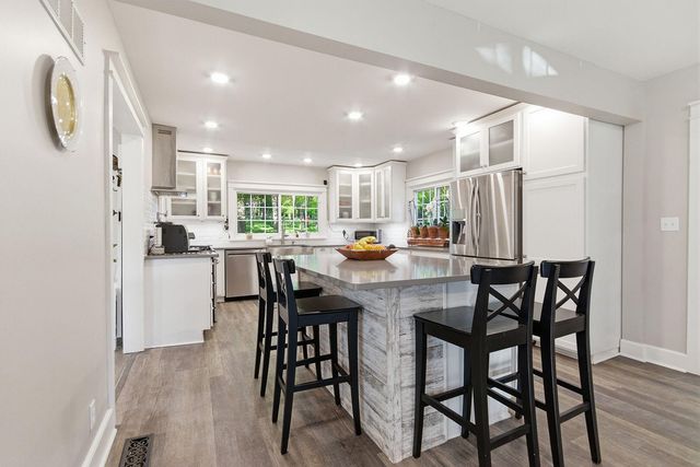 2712 N OAKLAND GRAVEL RD, Columbia, MO 65202