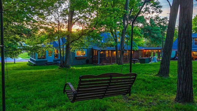 2712 N OAKLAND GRAVEL RD, Columbia, MO 65202