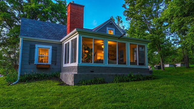 2712 N OAKLAND GRAVEL RD, Columbia, MO 65202