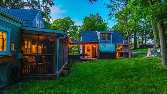 2712 N OAKLAND GRAVEL RD, Columbia, MO 65202
