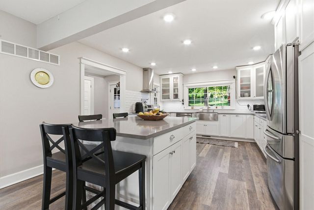 2712 N OAKLAND GRAVEL RD, Columbia, MO 65202