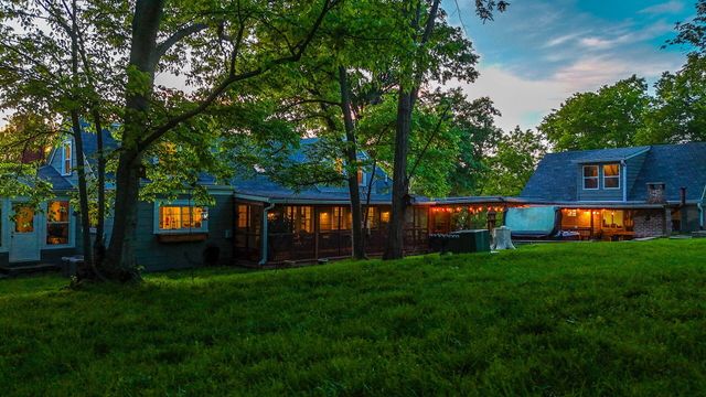 2712 N OAKLAND GRAVEL RD, Columbia, MO 65202