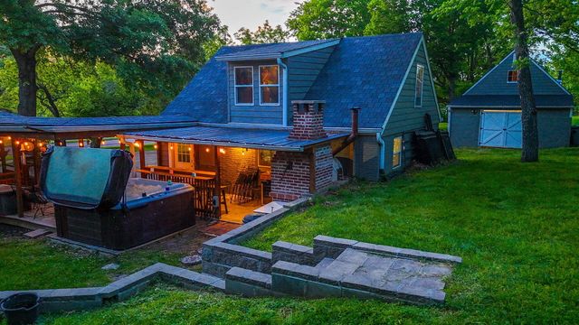 2712 N OAKLAND GRAVEL RD, Columbia, MO 65202