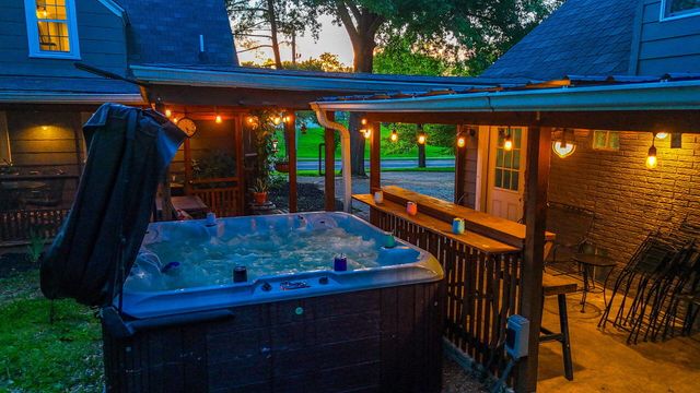 2712 N OAKLAND GRAVEL RD, Columbia, MO 65202