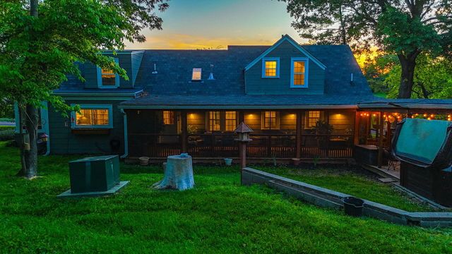 2712 N OAKLAND GRAVEL RD, Columbia, MO 65202