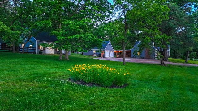 2712 N OAKLAND GRAVEL RD, Columbia, MO 65202