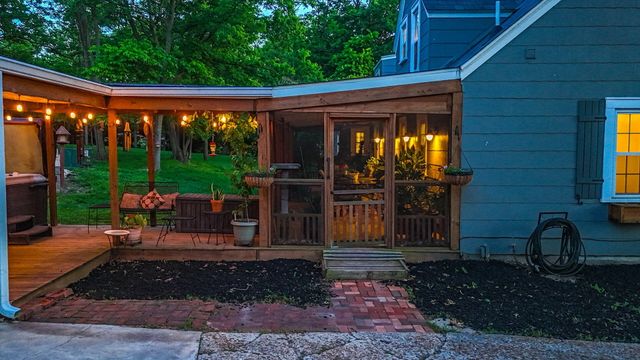 2712 N OAKLAND GRAVEL RD, Columbia, MO 65202