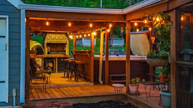 2712 N OAKLAND GRAVEL RD, Columbia, MO 65202
