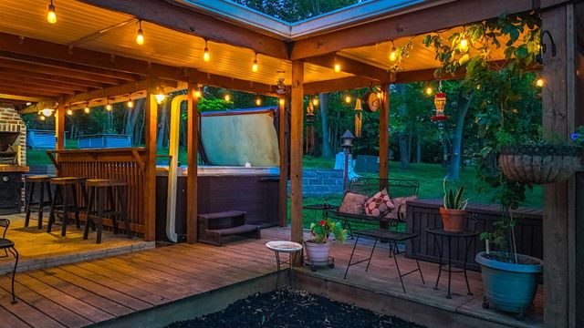 2712 N OAKLAND GRAVEL RD, Columbia, MO 65202