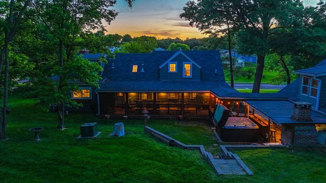 2712 N OAKLAND GRAVEL RD, Columbia, MO 65202