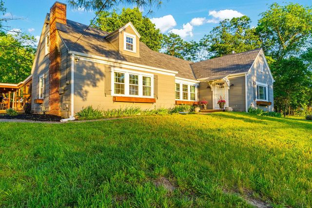 2712 N OAKLAND GRAVEL RD, Columbia, MO 65202