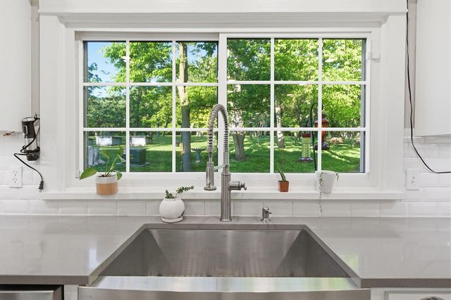 2712 N OAKLAND GRAVEL RD, Columbia, MO 65202